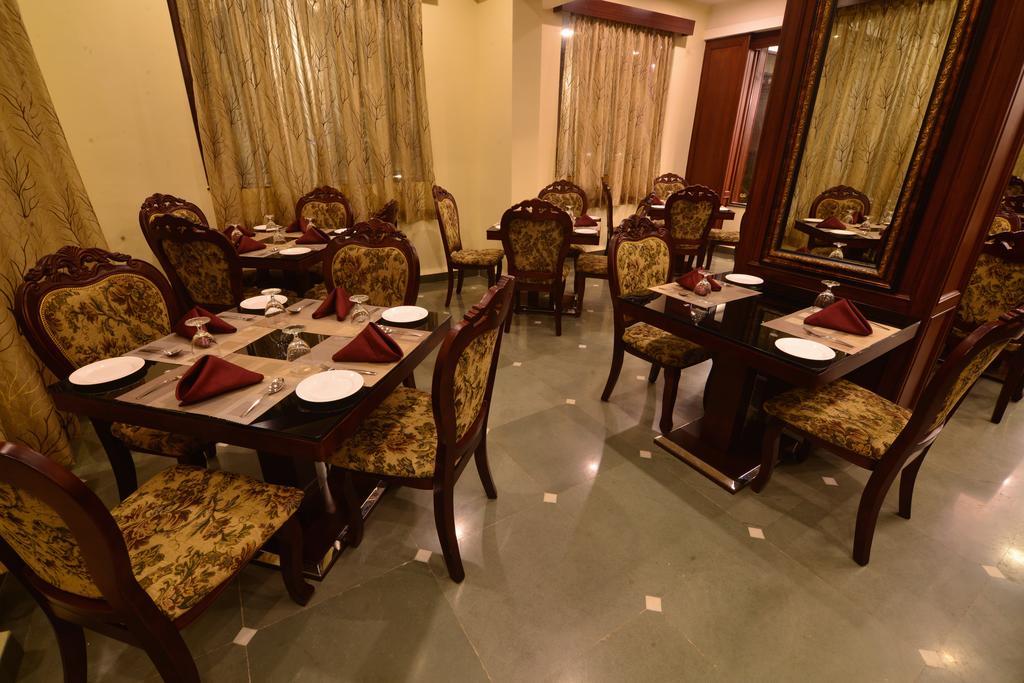 Seasons Hotel & Spa Madgao Buitenkant foto